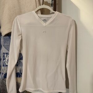 5/$25 Under Armour White V-Neck Long Sleeve Top